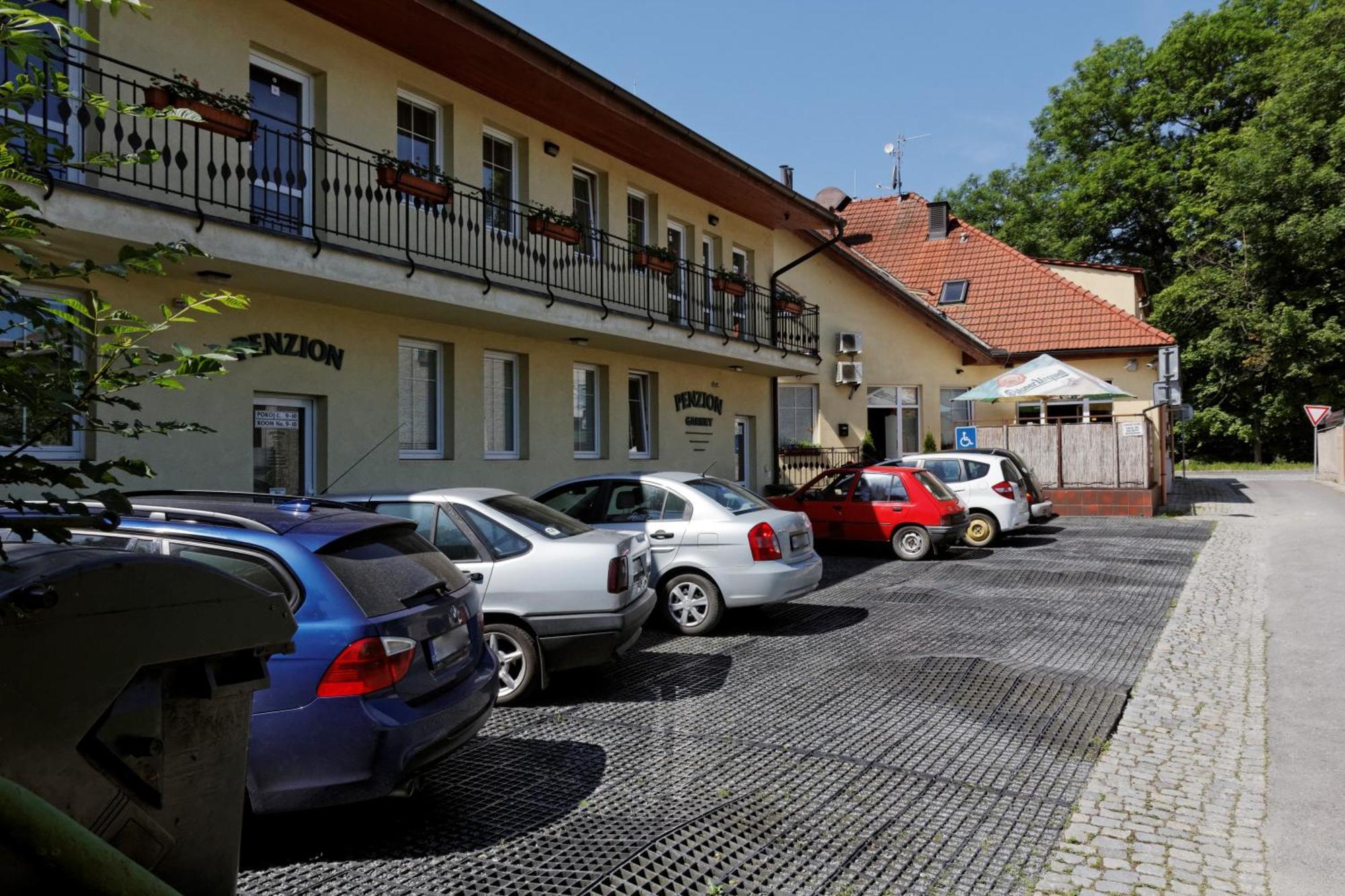 Restaurace A Penzion Garnet Olomouc Exterior photo