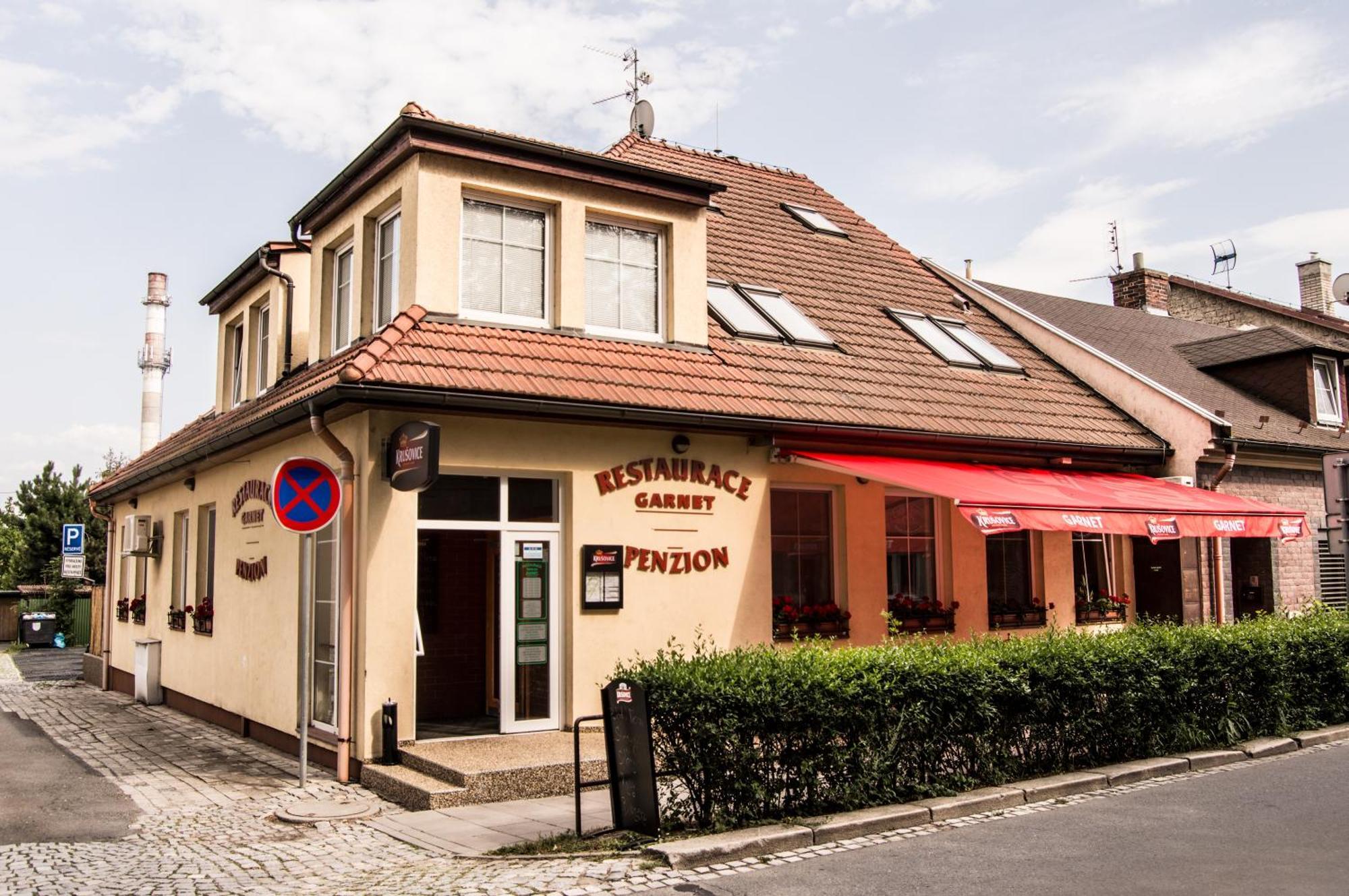 Restaurace A Penzion Garnet Olomouc Exterior photo